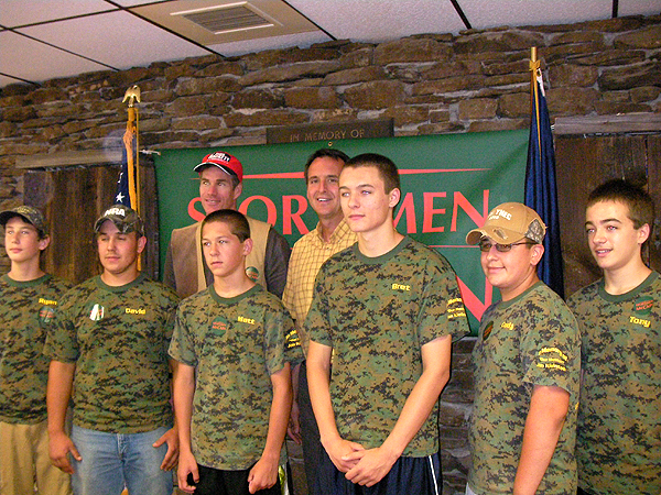 sportsmenformccainlaunch3 Tim Pawlenty & Chris Hackett pose with junior shooters.